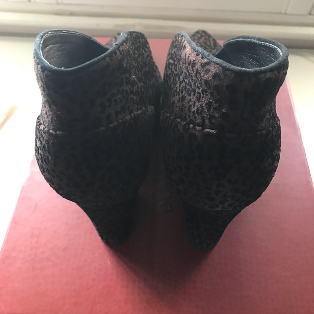 Shoes - Picture 2 of 6